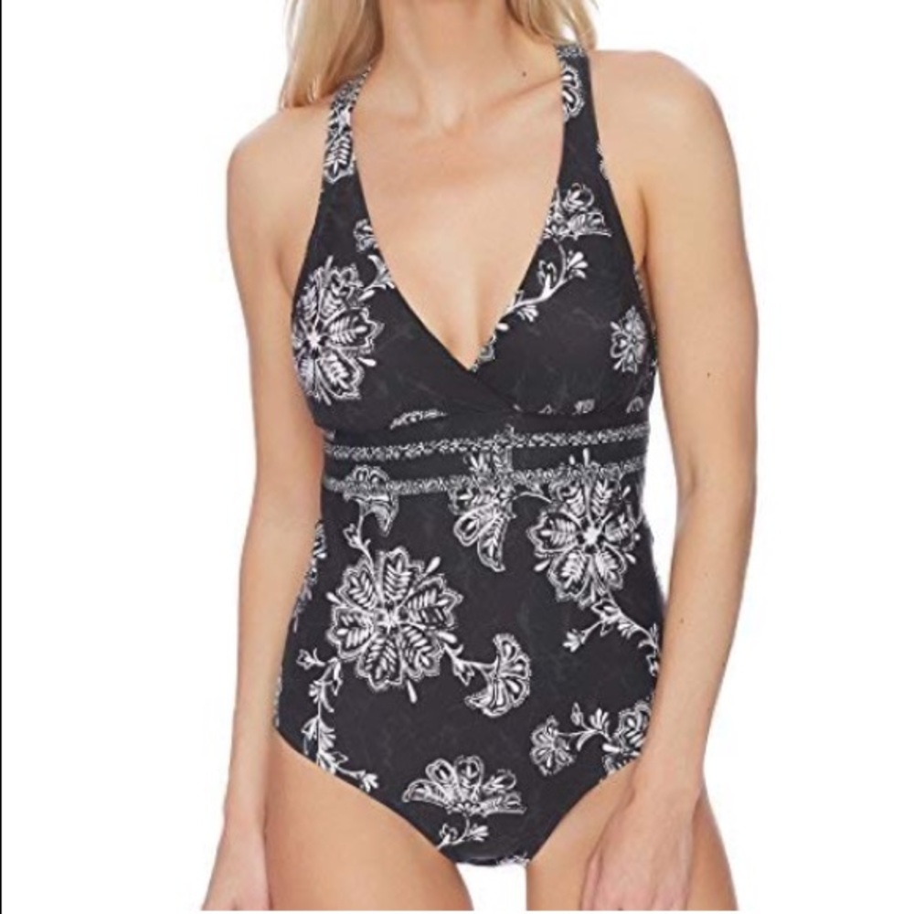NWT✨ Athena black & white one piece swimsuit